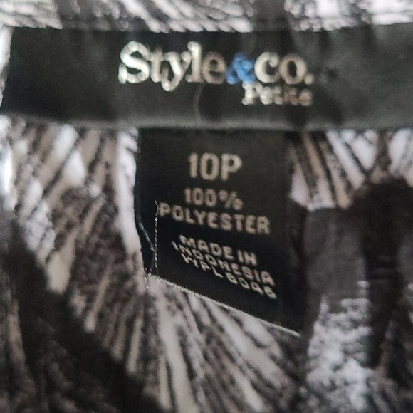 Style and company black and white blouse with ruffles down the center. - Picture 4 of 4